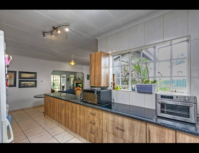 4 BEDROOM FREESTANDING FOR SALE IN LYNDHURST
